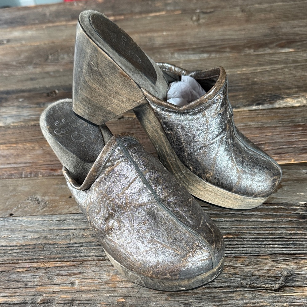Colleen Cordero silver metallic wood soles heeled clog size 8-8.5‎
